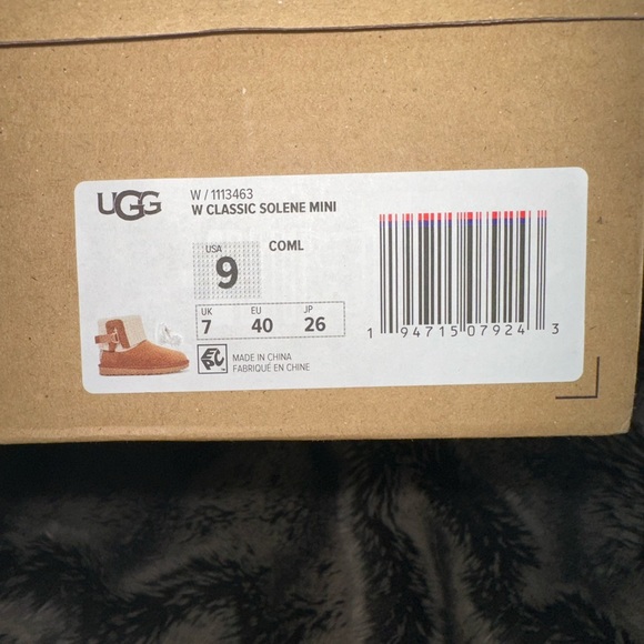 UGG Classic Solene Mini Bootie - Picture 4 of 8